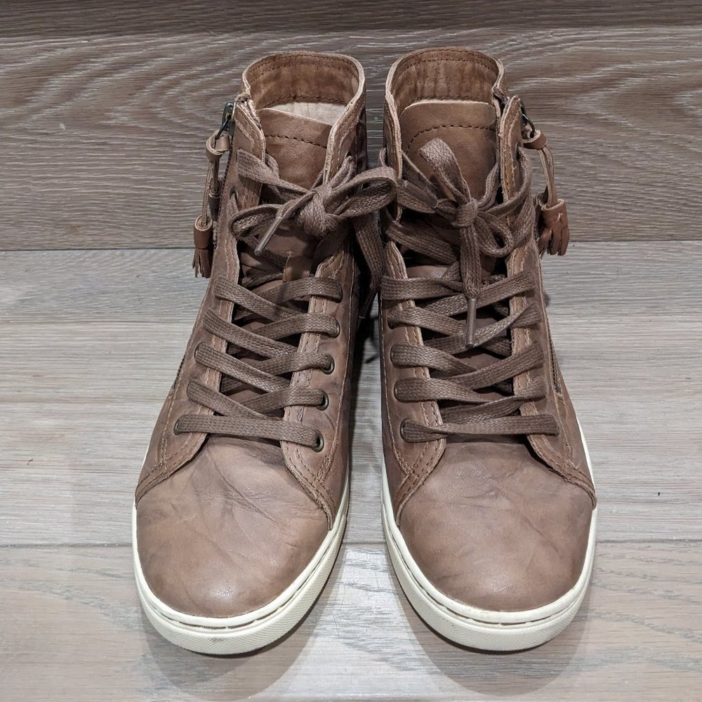 UGG AUSTRALIA Blaney Brown Leather Sneaker High Top Size 8